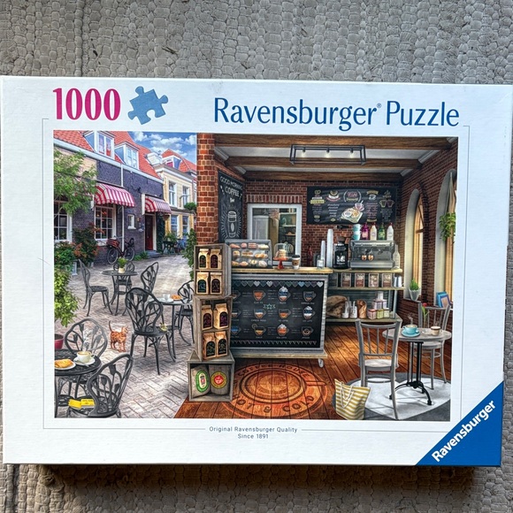 Ravensburger Puzzle - Quaint Café Courtyard - Picture 1 of 2